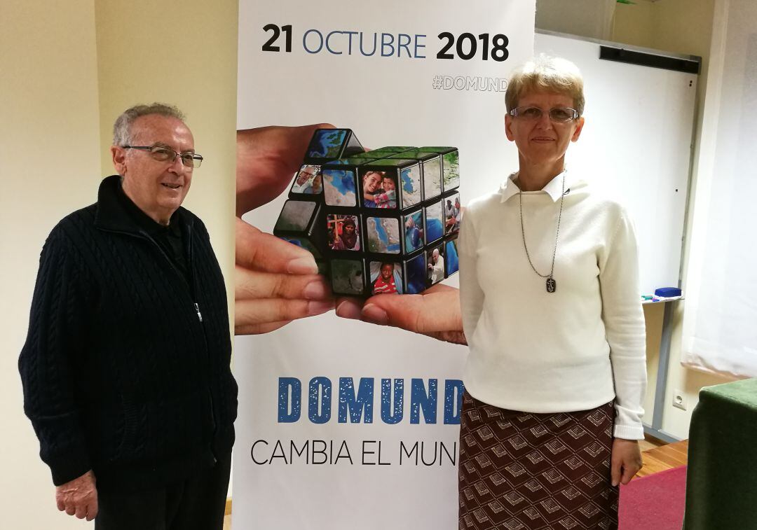 Isaac Benito responsable de las Misiones Pontificias en Segovia junto a la misionera carmelita Alieja Kubas