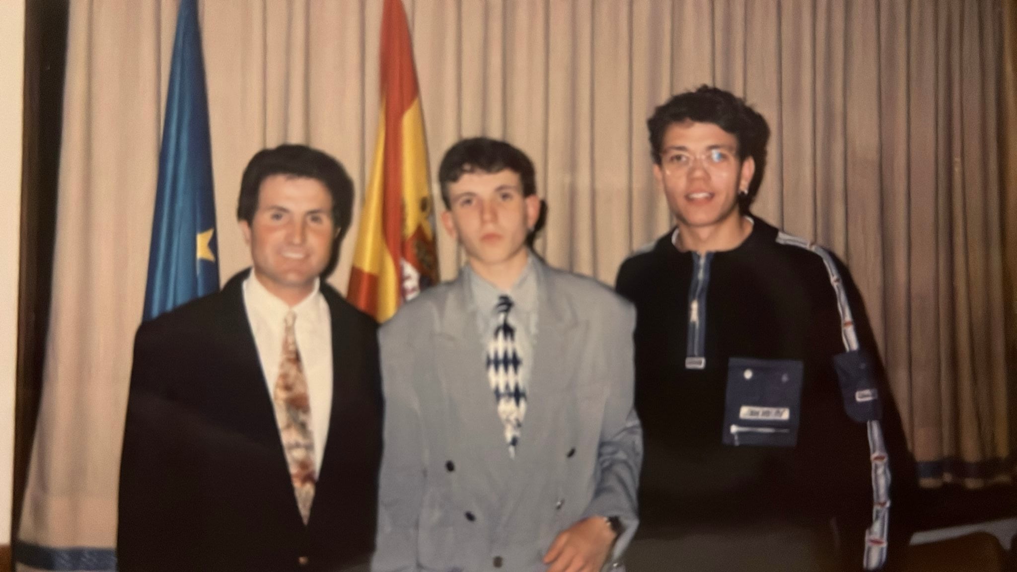 Leo, con Juan Carlos Higuero y su hermano