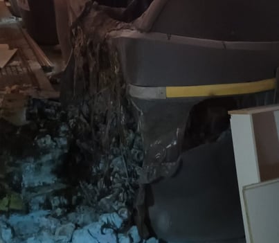 Imagen de uno de los contenedores quemados