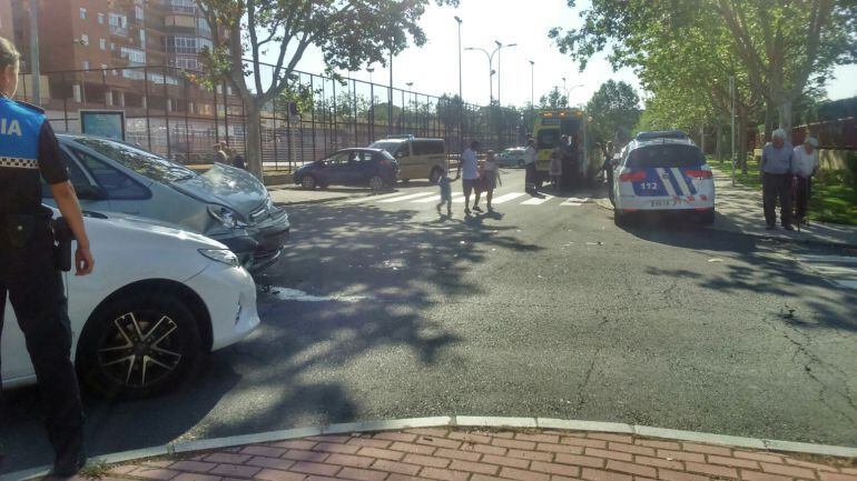 Agentes de Policía Municipal interviniendo en un accidente de tráfico en la zona Sur