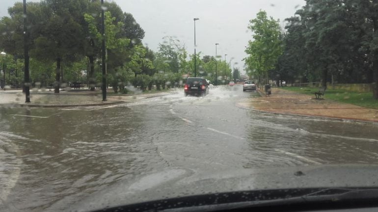Calles colapsadas en el barrio de Montecanal 
