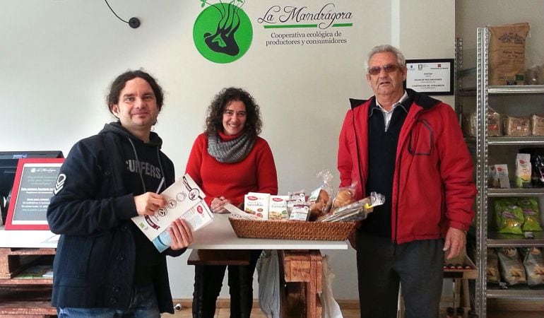 Los responsables de Sí Se Puede visitan los comercios de Alcobendas