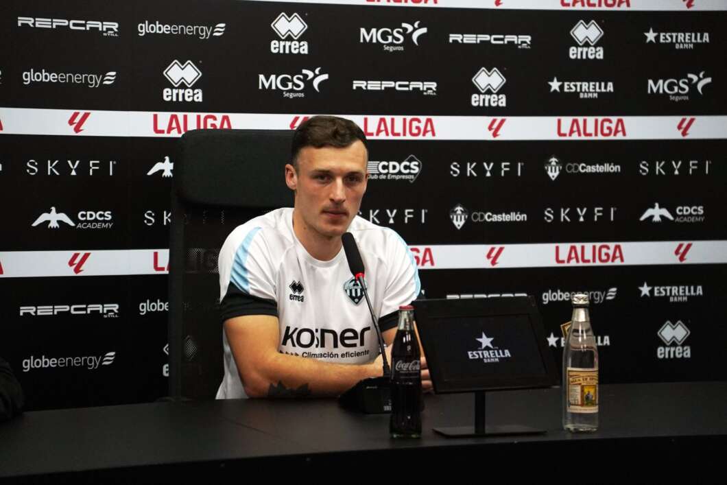Jakobsen en rueda de prensa