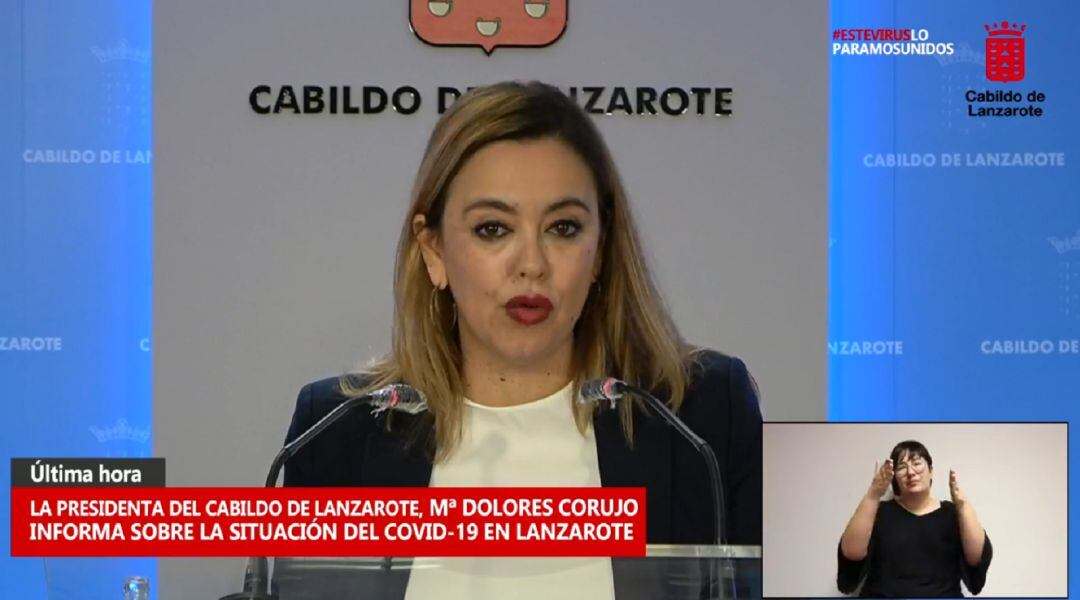 La presidenta del Cabildo de Lanzarote, María Dolores Corujo, durante la rueda de prensa telemática de este viernes.