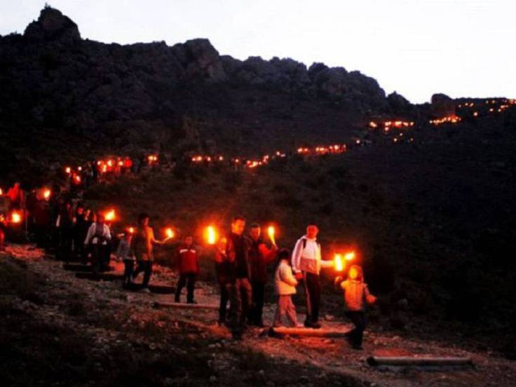 Bajada antorchas monte Bolón, Elda