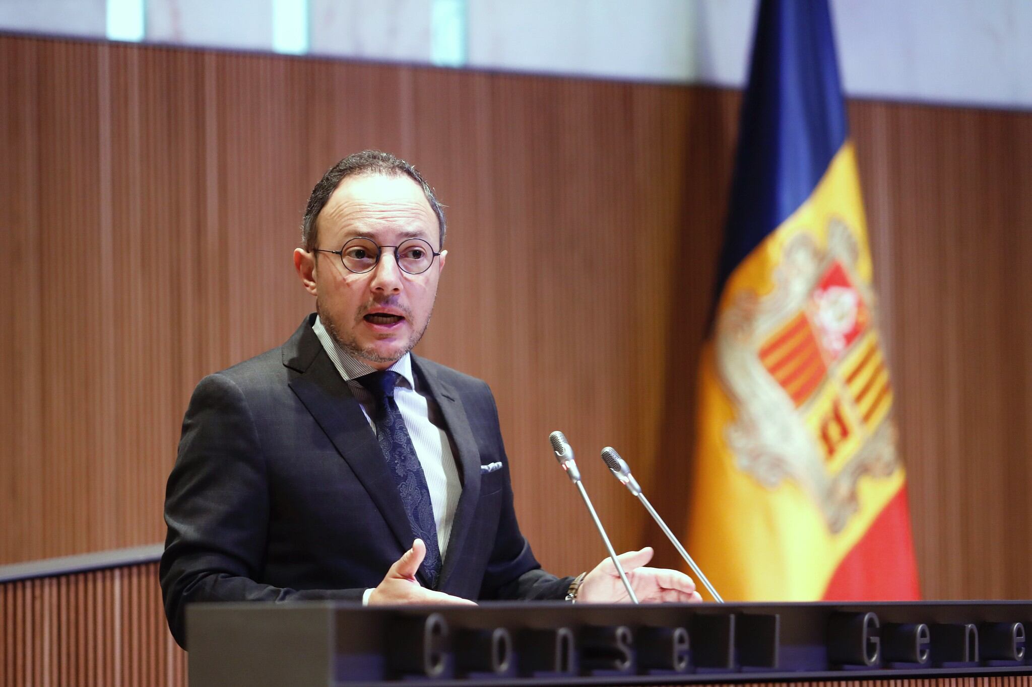 Espot durant el debat d'avui.