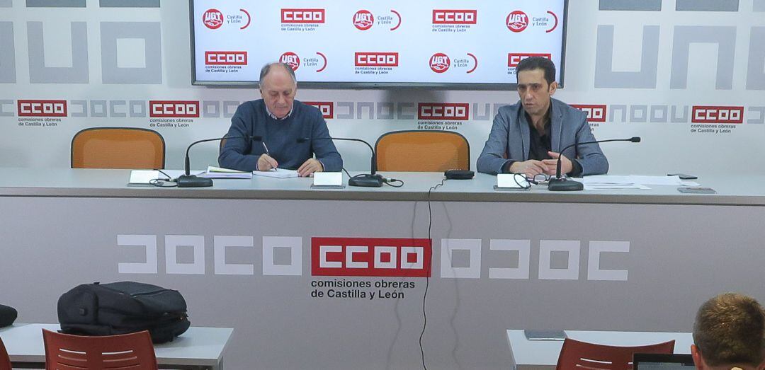 Imagen de archivo de una comparecencia ante los medios de los responsables de UGT y CCOO