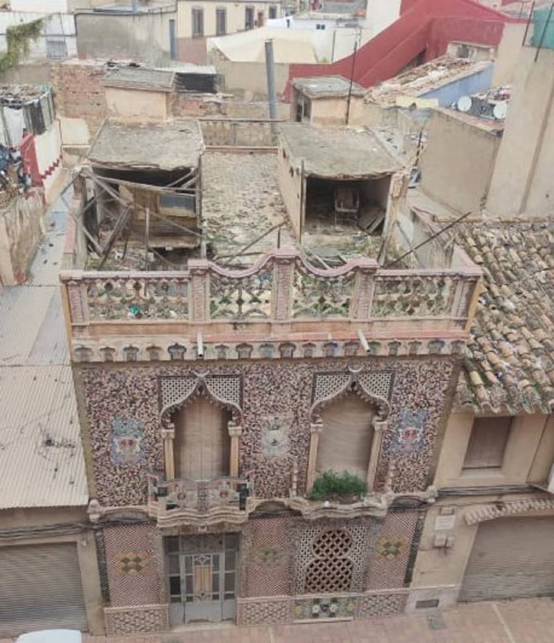 El tejado de la Casa Acacio del barrio San Cristóbal de Lorca se ha hundido