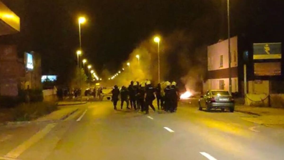 Los cuatro acusados de desórdenes públicos en las protestas de LM aceptan un año de prisión