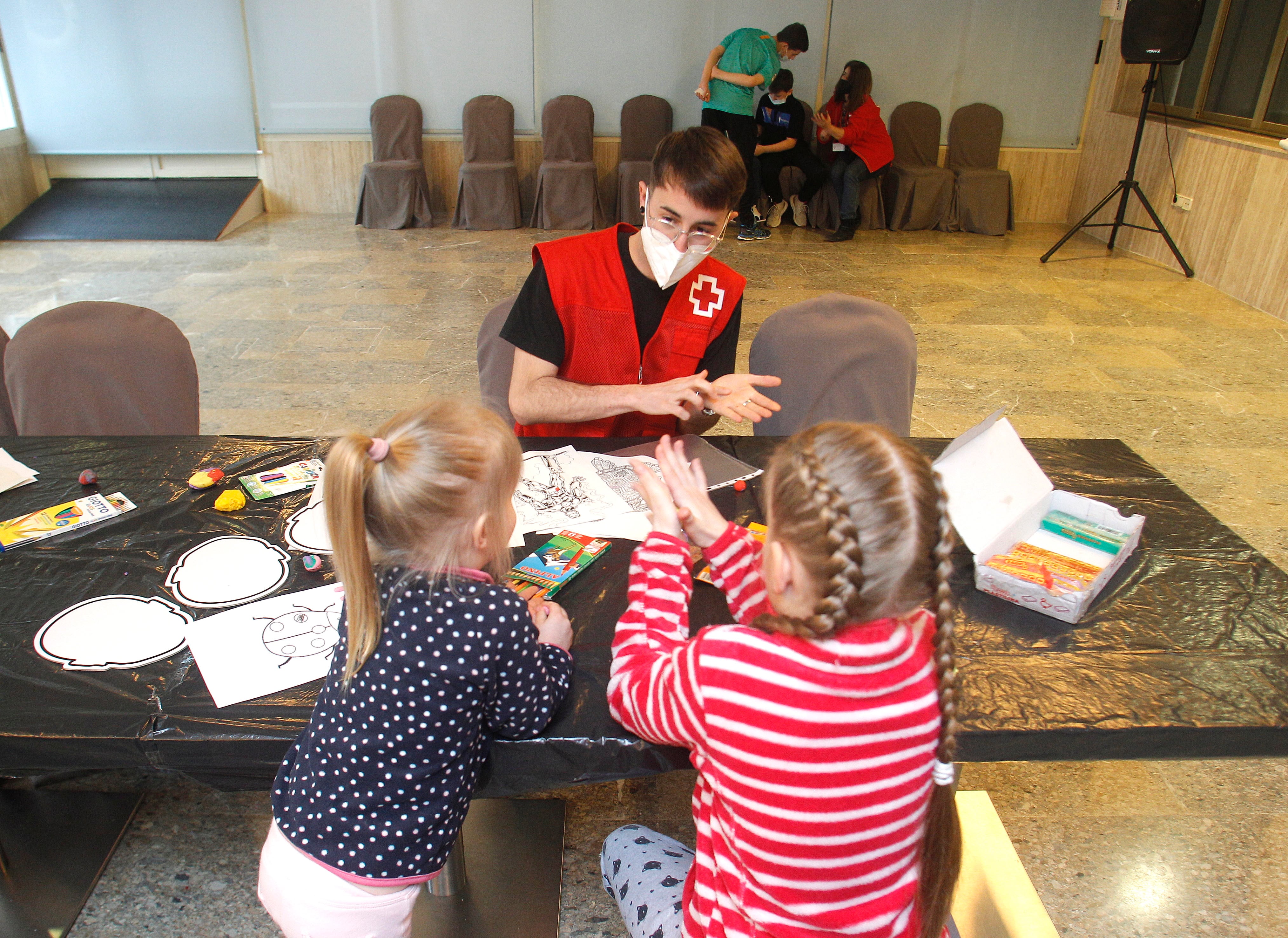 Cruz Roja atiende a los refugiados ucranianos. EFE/Morell