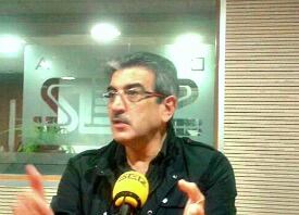Román Rodríguez, en los estudios de Radio Club Tenerife de la Cadena SER