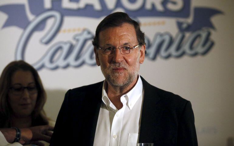 Spain&#039;s Prime Minister Mariano Rajoy is seen at his arrival for a meeting in Lloret de Mar, north of Barcelona, Spain, September 5, 2015. The word in the background reads &quot;Catalonia&quot;. REUTERS/Albert Gea