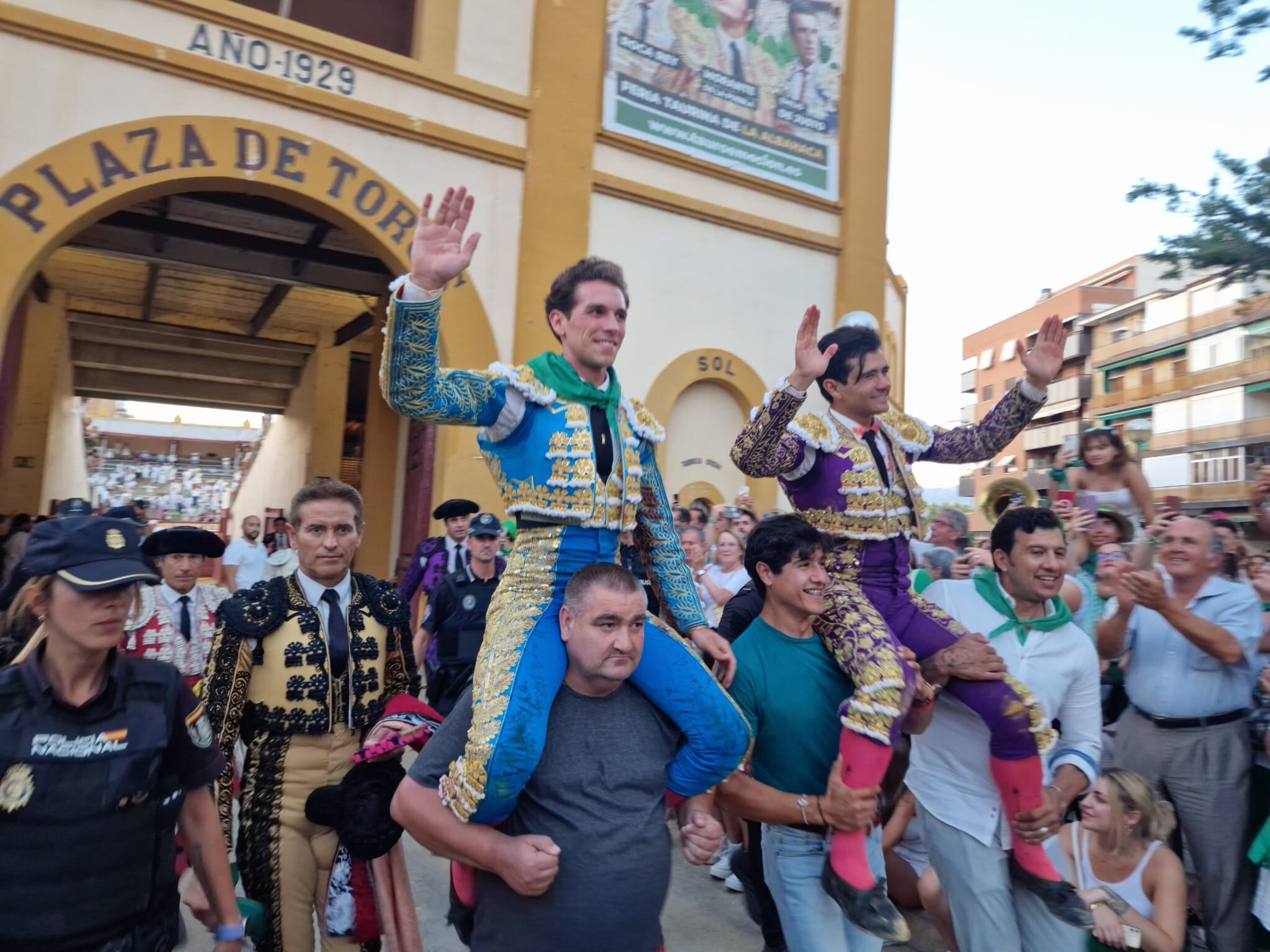 Ginés Marín y Joselito Adame salieron a hombros en Huesc