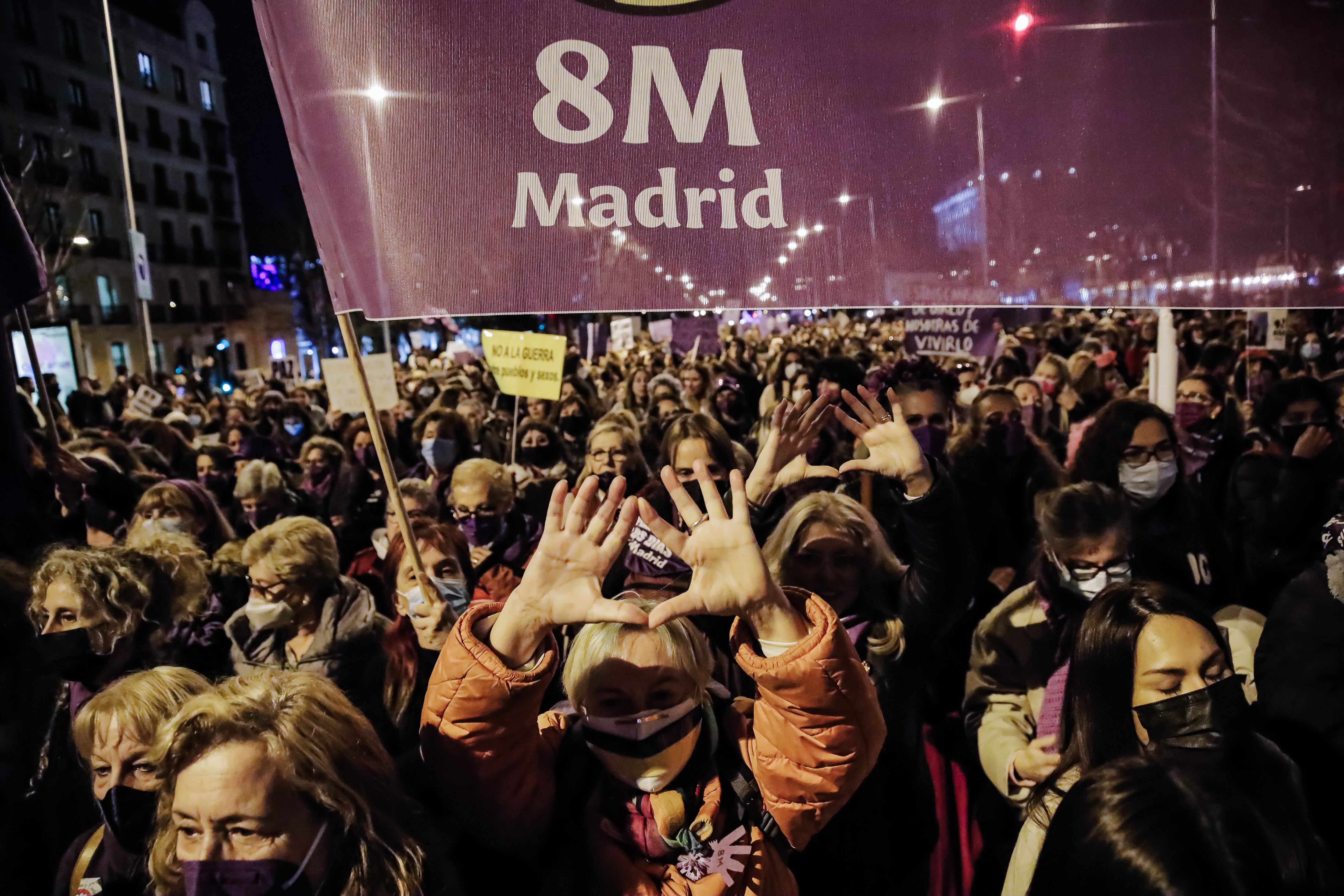 Mujeres participan en la manifestación del 8M en Madrid.