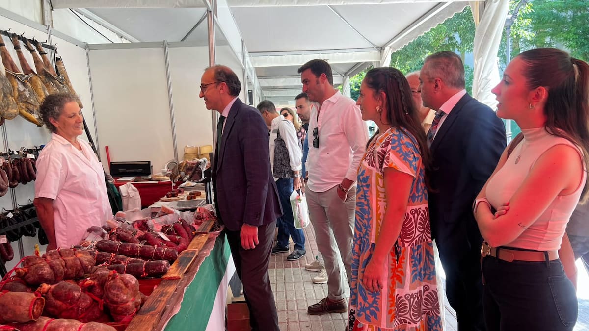 La Feria Agroalimentaria y Artesanal llena de sabor y tradición el Paseo de Cánovas de Cáceres