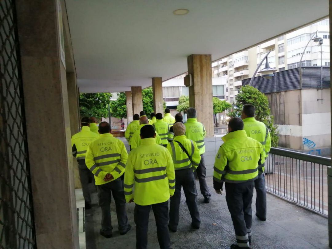 Trabajadores del servicio del ORA de Jerez