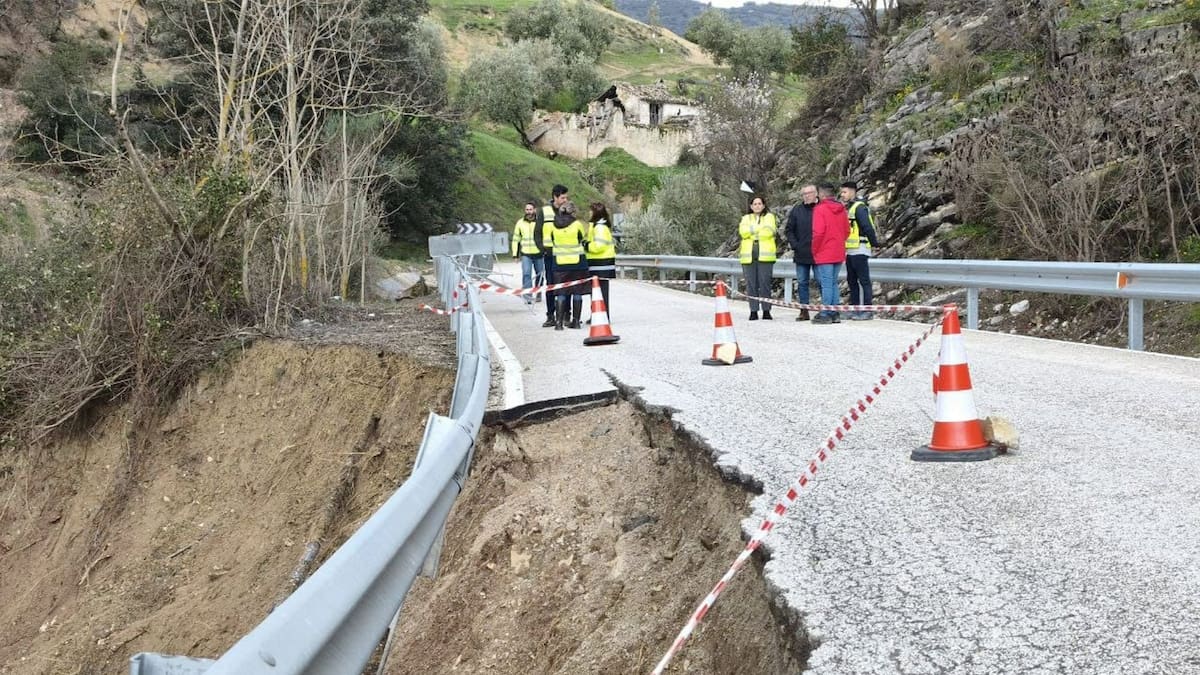 Cinco carreteras de la red autonómica continúan cortadas en Córdoba