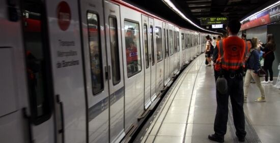 L'andana de l'estació de metro de Marina