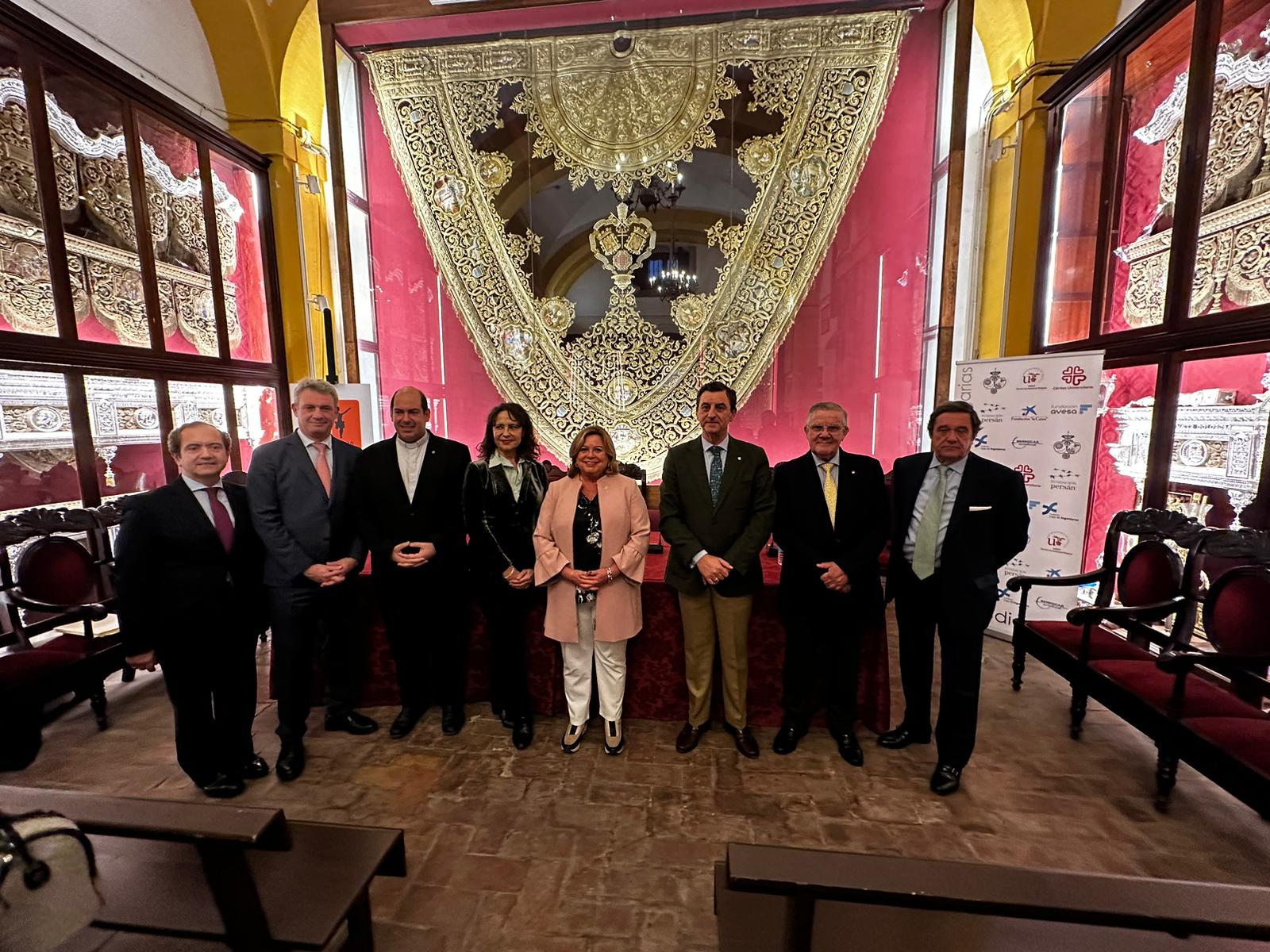 Foto de grupo tras la firma del convenio del XII &#039;Programa Estudiantes&#039;