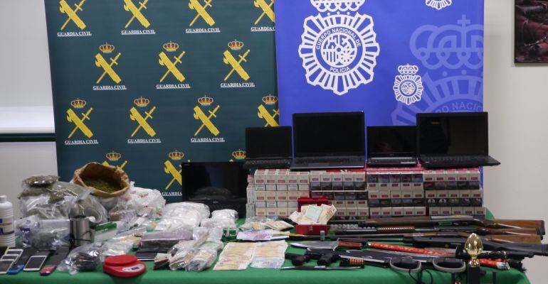 Objetos incautados en las operaciones antidroga &#039;Copernicus&#039; y &#039;Cantimplora&#039;.