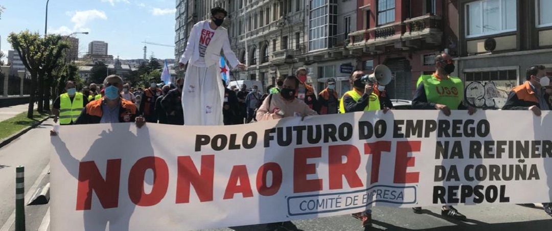 Manifestación contra el ERTE de la refinería