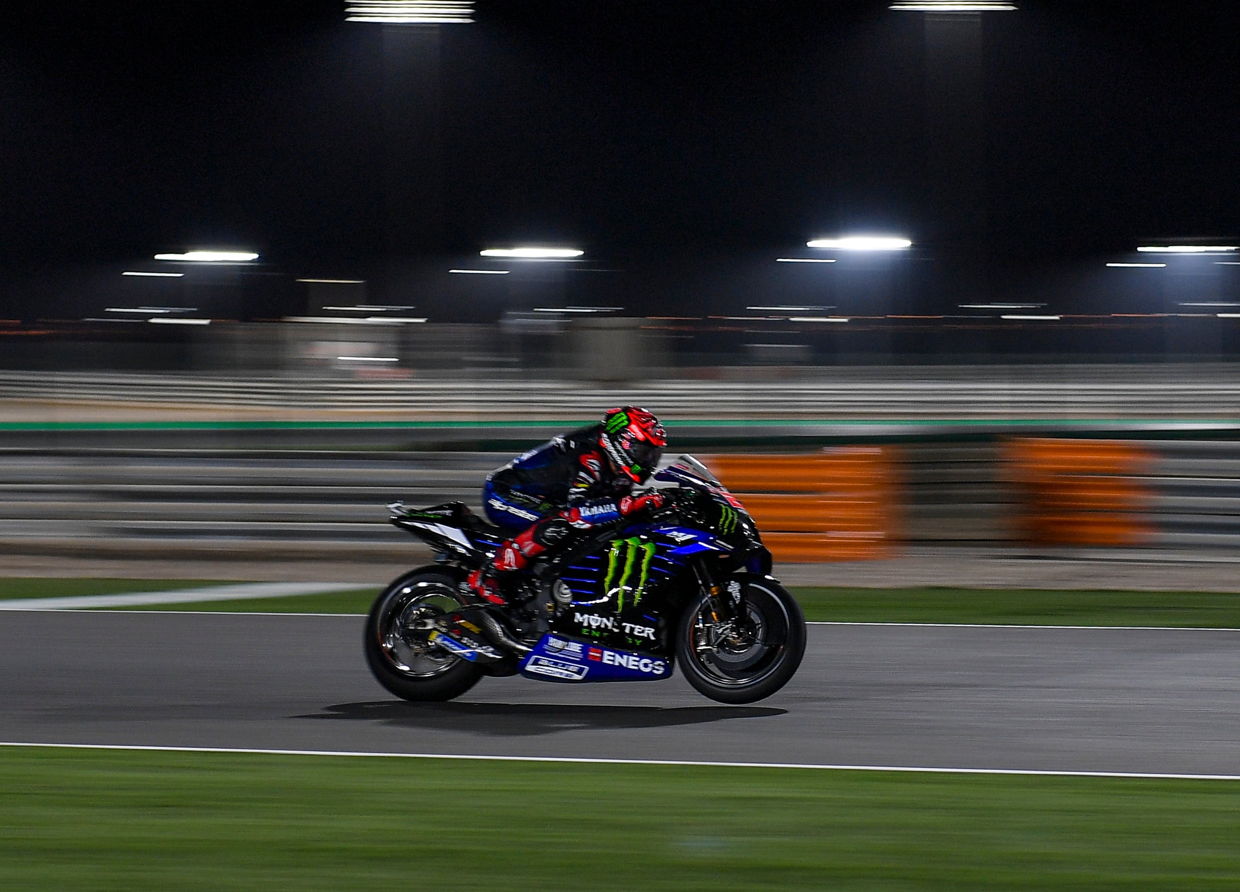 Doha (Qatar), 06/03/2022.- French MotoGP rider Fabio Quartararo of the Monster Energy Yamaha MotoGP team in action during the Motorcycling Grand Prix of Qatar at the Losail international circuit in Doha, Qatar, 06 March 2022. (Motociclismo, Ciclismo, Catar) EFE/EPA/NOUSHAD THEKKAYIL
