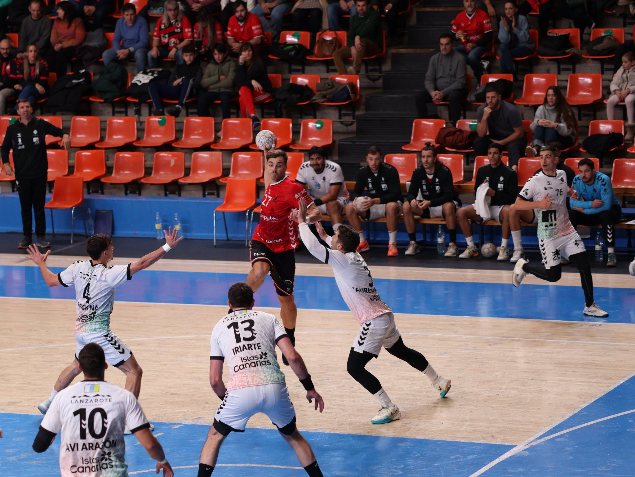 El San Pablo Burgos no da opciones al Balonmano Lanzarote Ciudad de Arrecife.