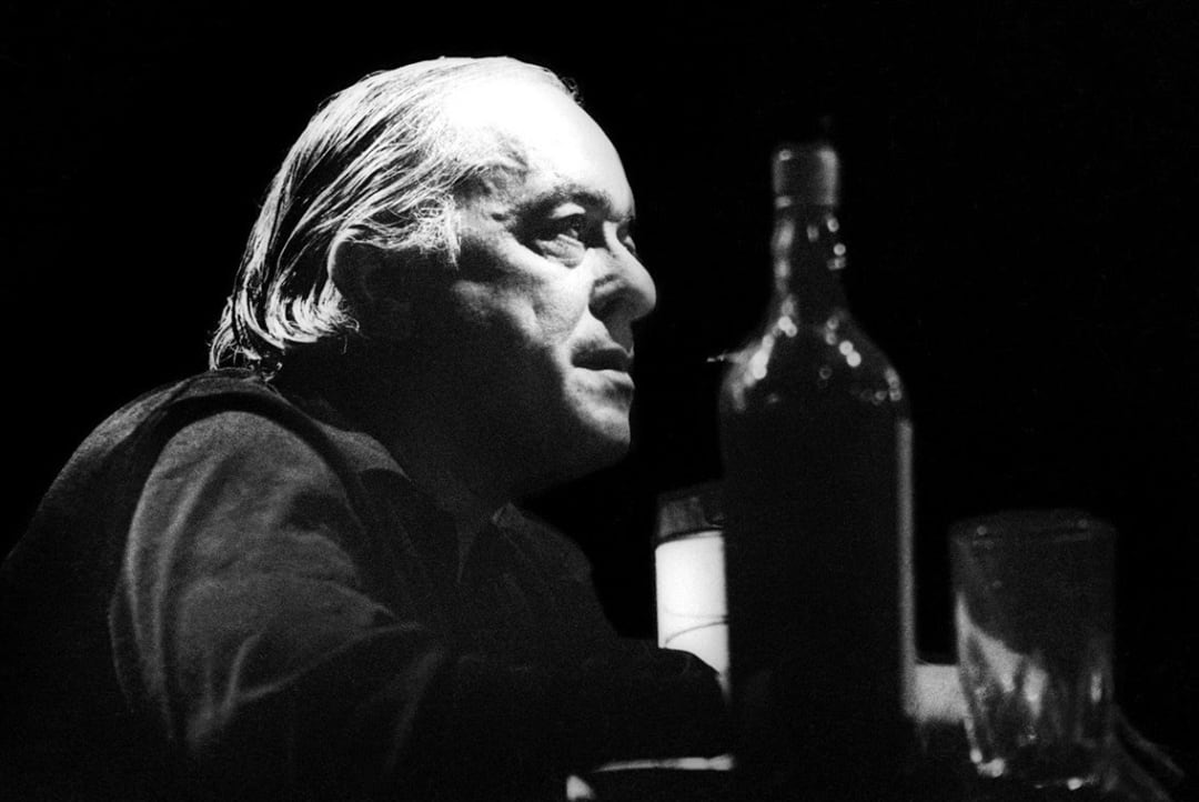 Vinicius de Moraes durante una actuación en La Fusa