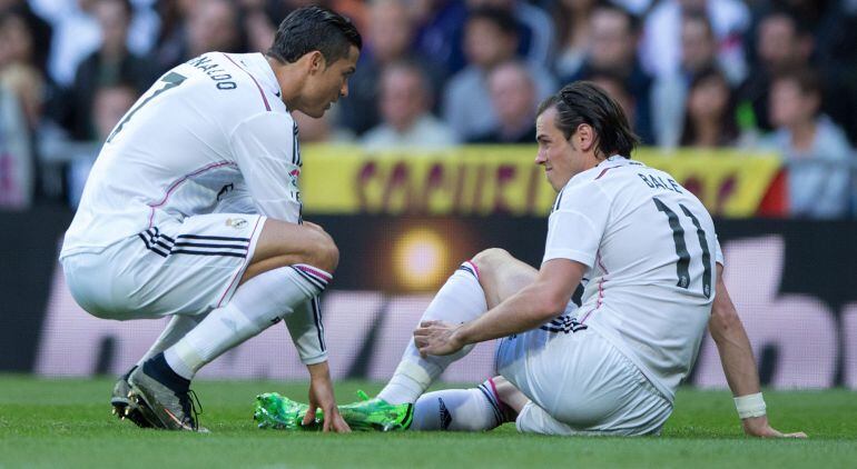 Cristiano Ronaldo pregunta a Bale por su estado en los primeros minutos del Real Madrid - Málaga