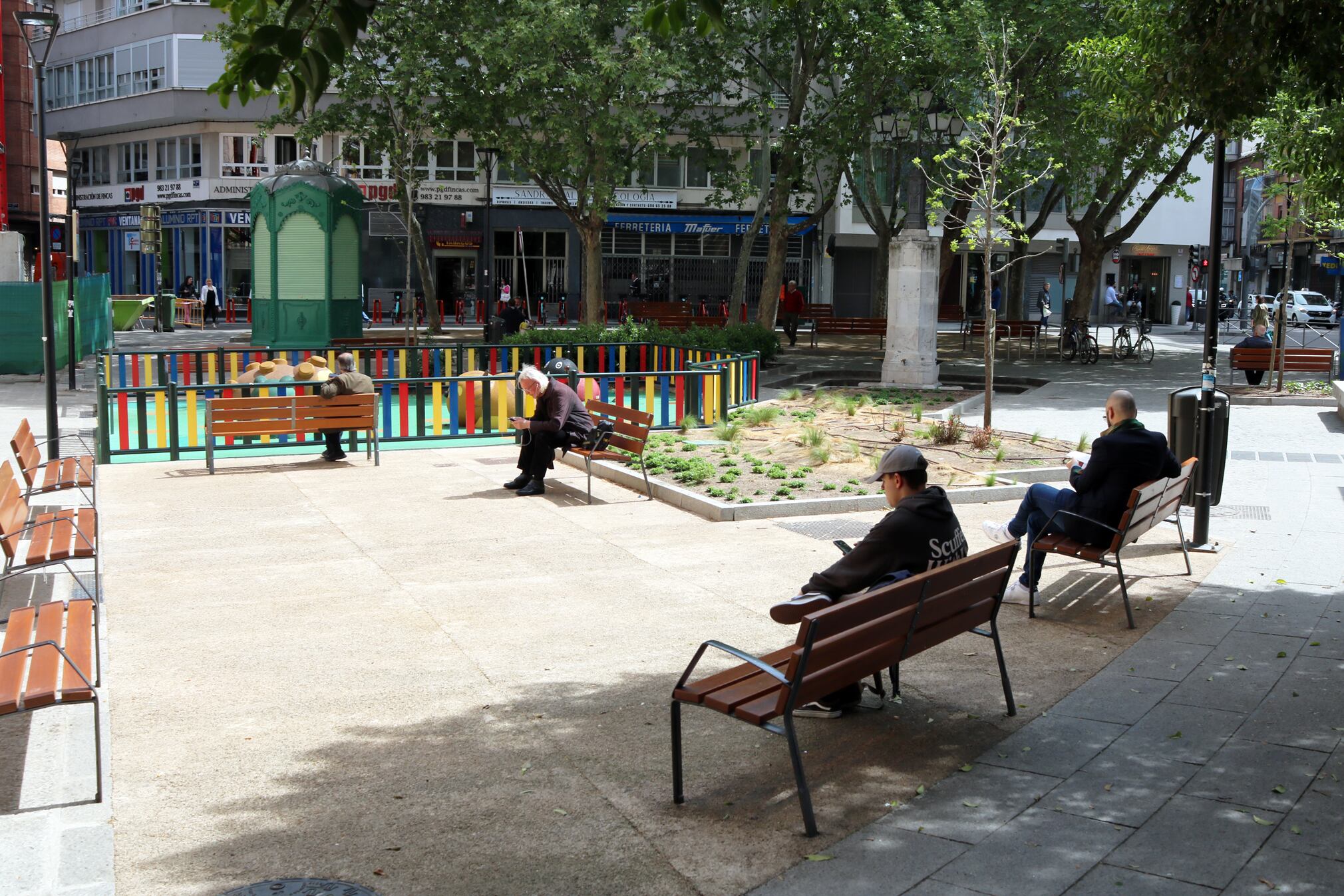 El Ayuntamiento de Valladolid completa la reurbanización de la plaza Caño Argales con la instalación del kiosco remodelado