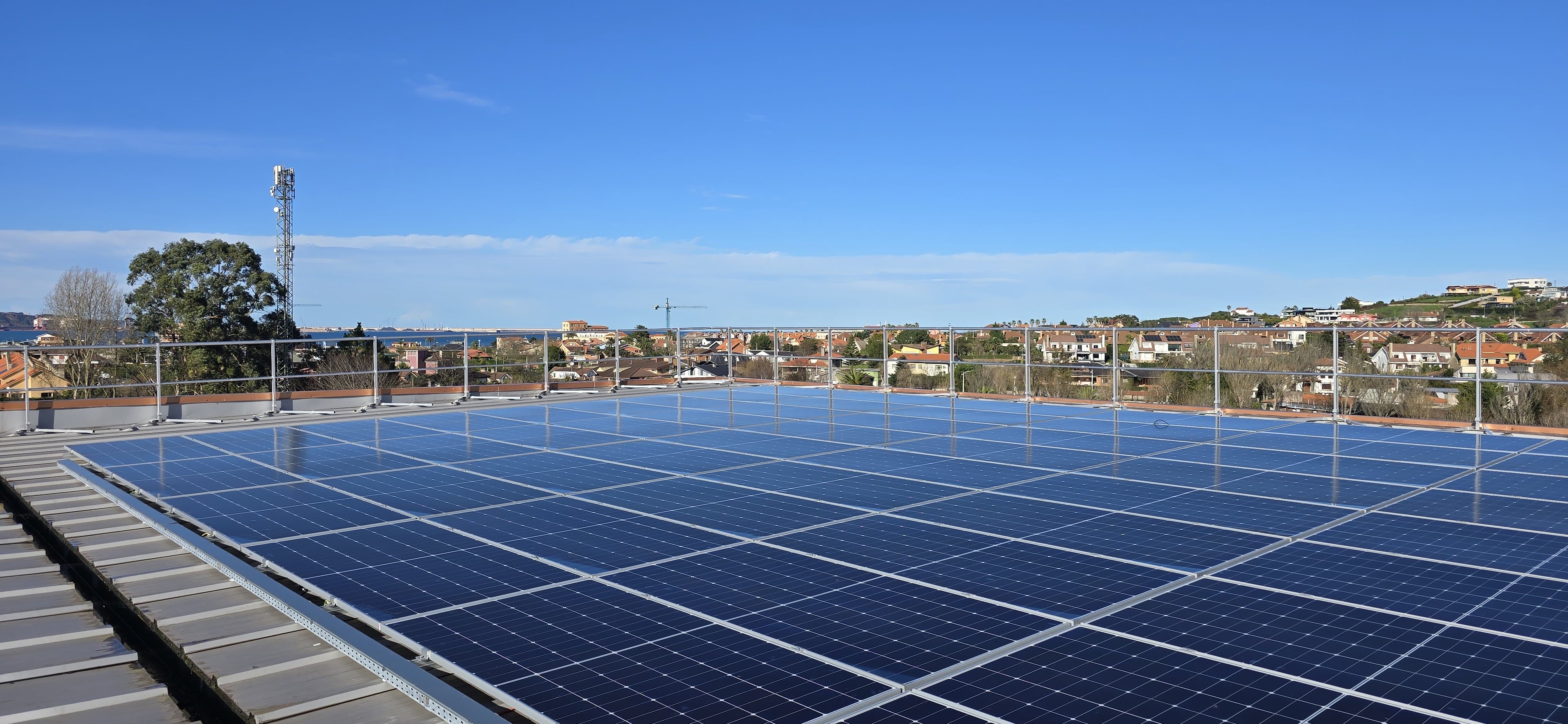Paneles solares en un pabellón