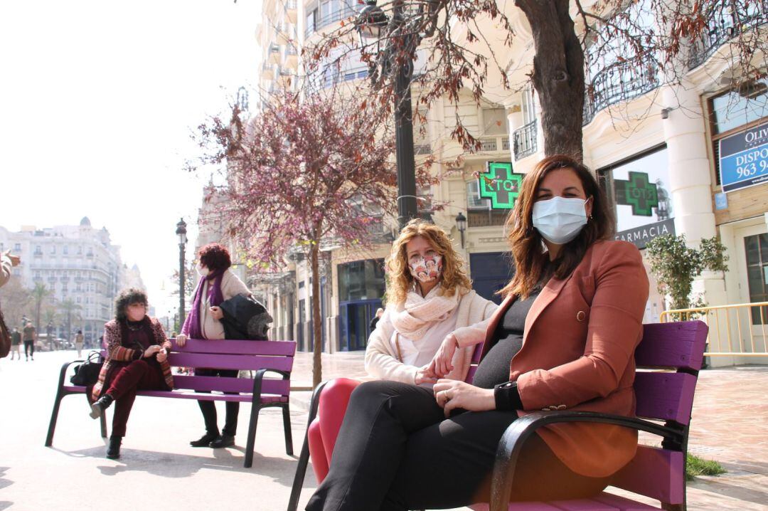 Sandra Gómez, vicealcaldesa de València, y Consuelo Álvarez, presidenta de la Asociación Alanna