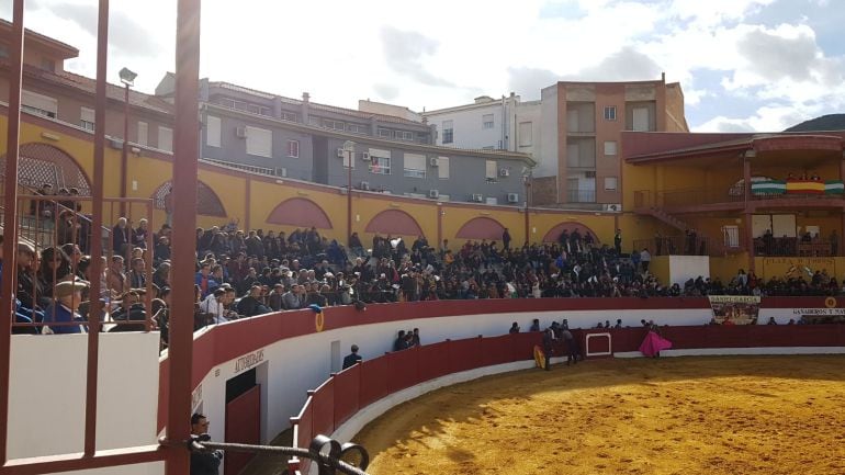 Aspecto que presentaba uno de los tendidos de la Plaza de Toros de Jódar en el festival del pasado 31 de marzo