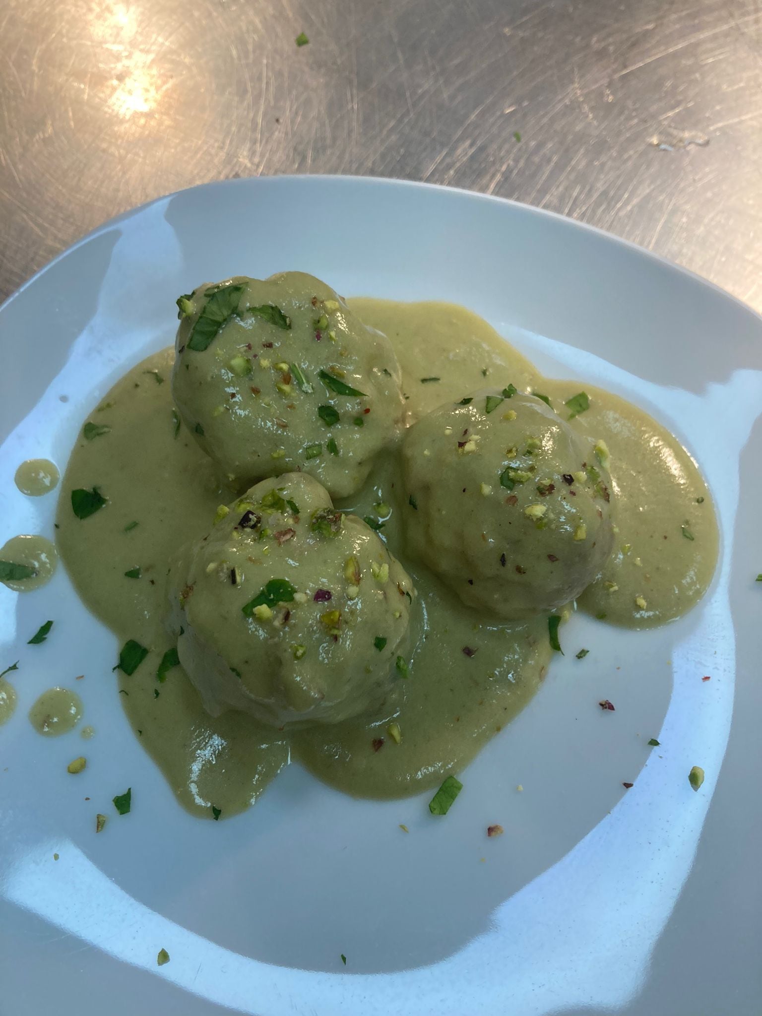 Albóndigas con salsa de pistachos