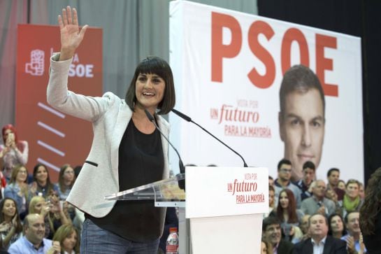 María González, durante su intervención en el mitin ofrecido en el Pabellón Principe de Asturias de Murcia junto a Pedro Sánchez.