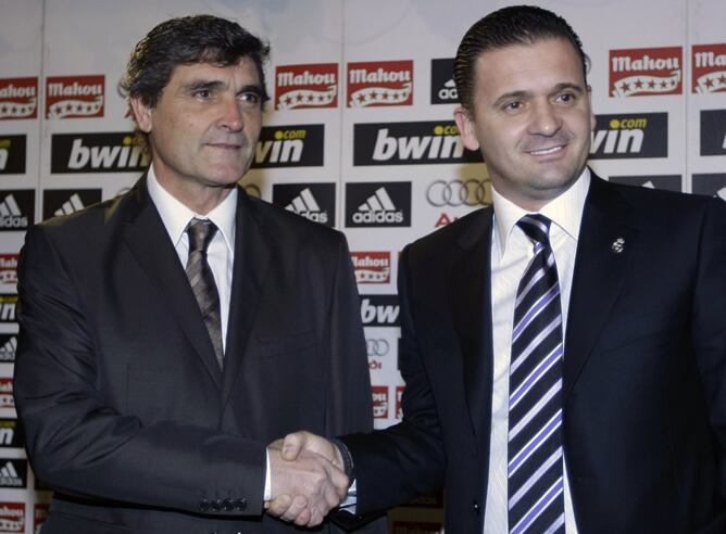 Mijatovic y Juande Ramos, tras la rueda de prensa en la que se ha anunciado la contratación del manchego como nuevo técnico blanco