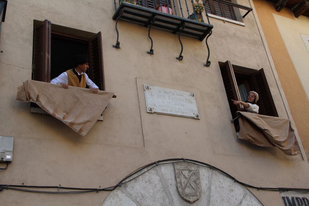 Escena de la teatralización 'Espronceda en cueros' en Cuéllar