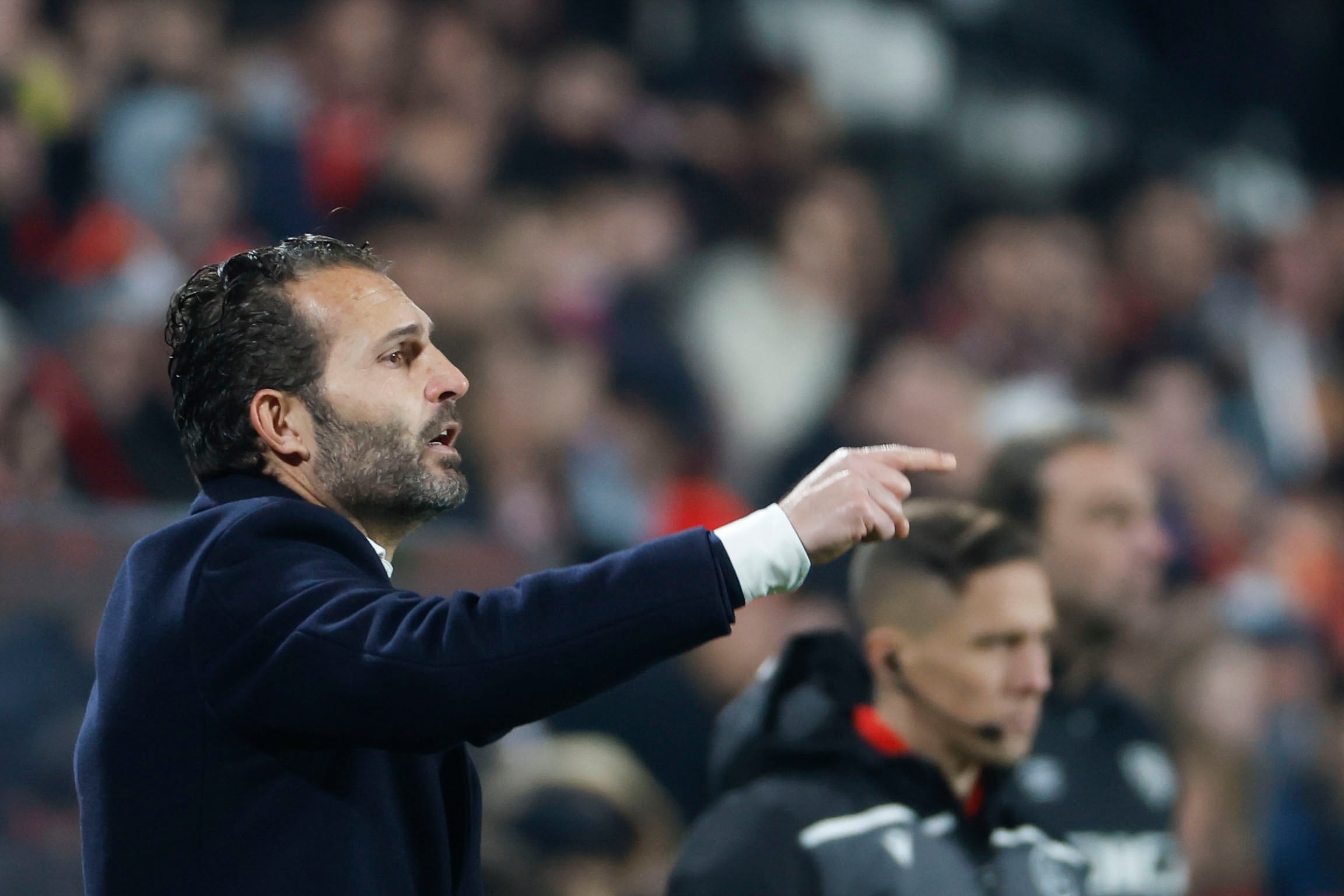 MADRID, 19/12/2023.- El entrenador del Valencia, Rubén Baraja, durante el partido de LaLiga que Rayo Vallecano y Valencia CF disputan este martes en el estadio de Vallecas, en Madrid. EFE/Javier Lizón
