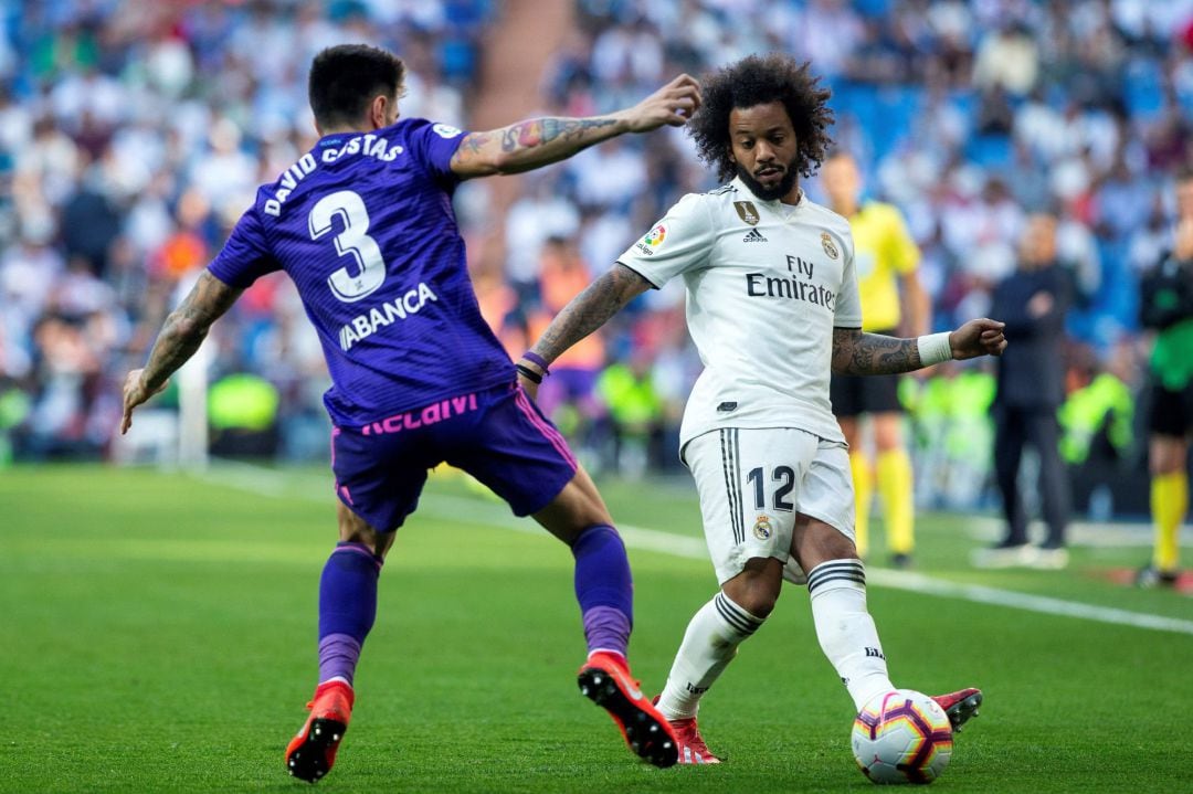 Costas ante Marcelo en el Santiago Bernabéu