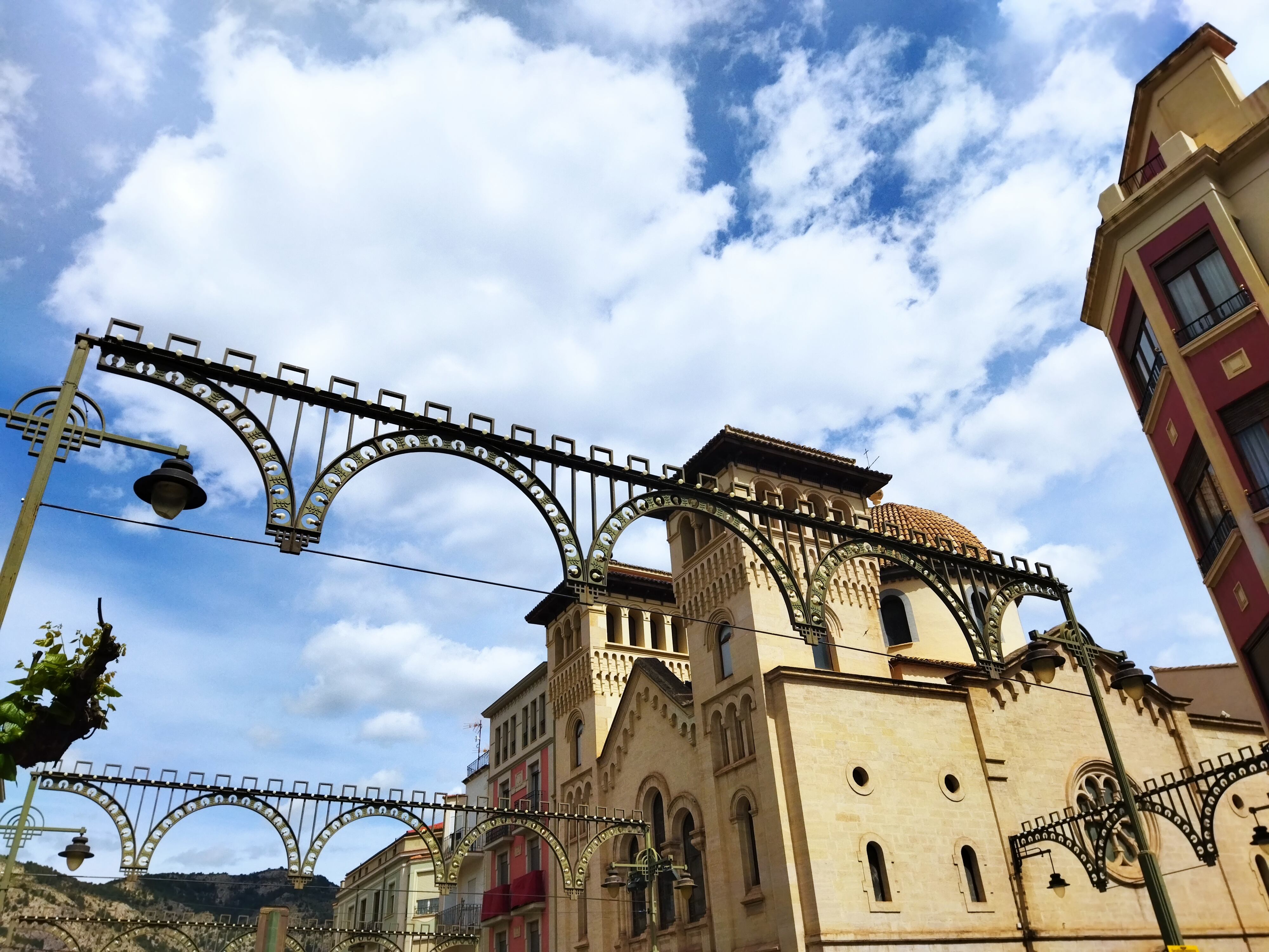 Cielo nublado sobre la iglesia de San Jorge de Alcoy