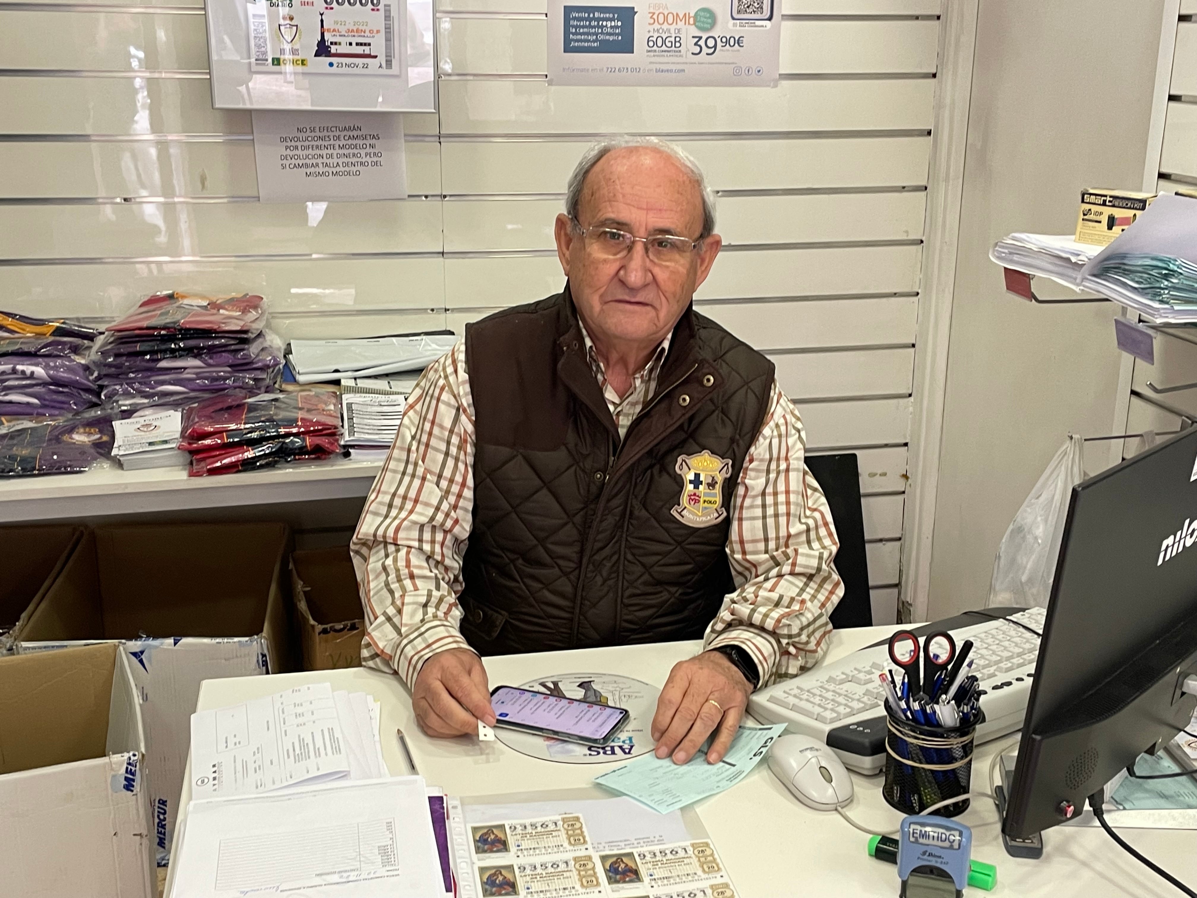 Francisco  Lopera, con 76 años y con muchas ganas de seguir ayudando al club de su vida