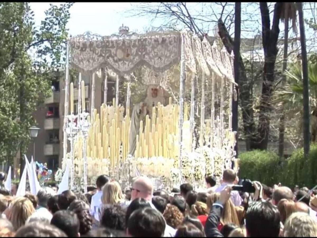 La Virgen de La Paz por el parque de María Luisa