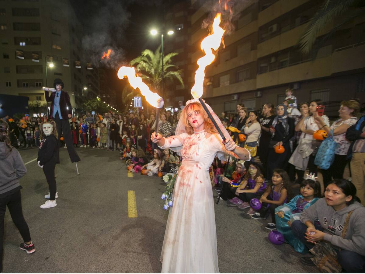 Cabalgatas, charangas y discomóvil para celebrar Halloween en Gandia