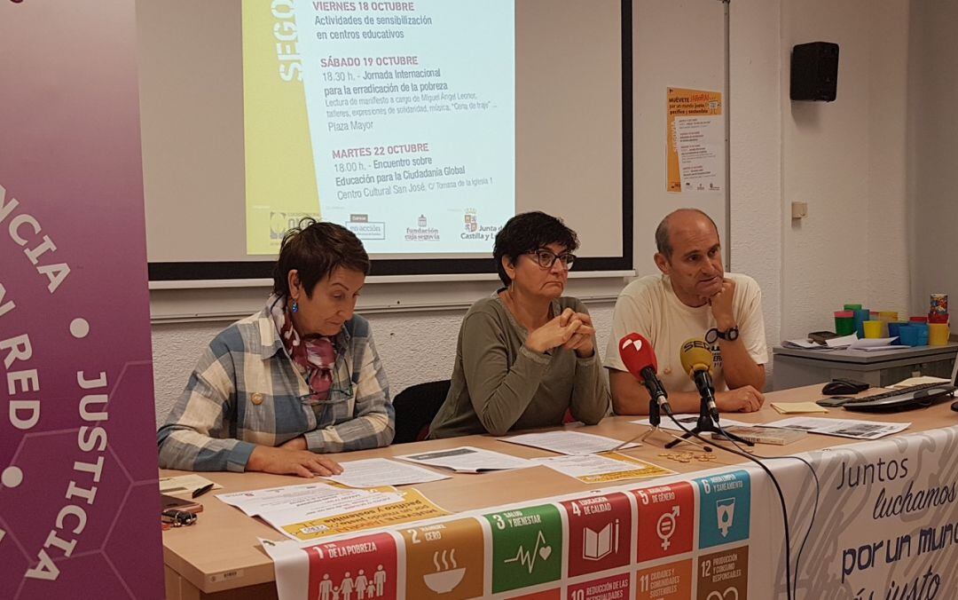 Integrantes de la coordinadora de ONGDs de Segovia en la presentación de los actos conmemorativos de la Jornada Internacional para la erradicación de la pobreza