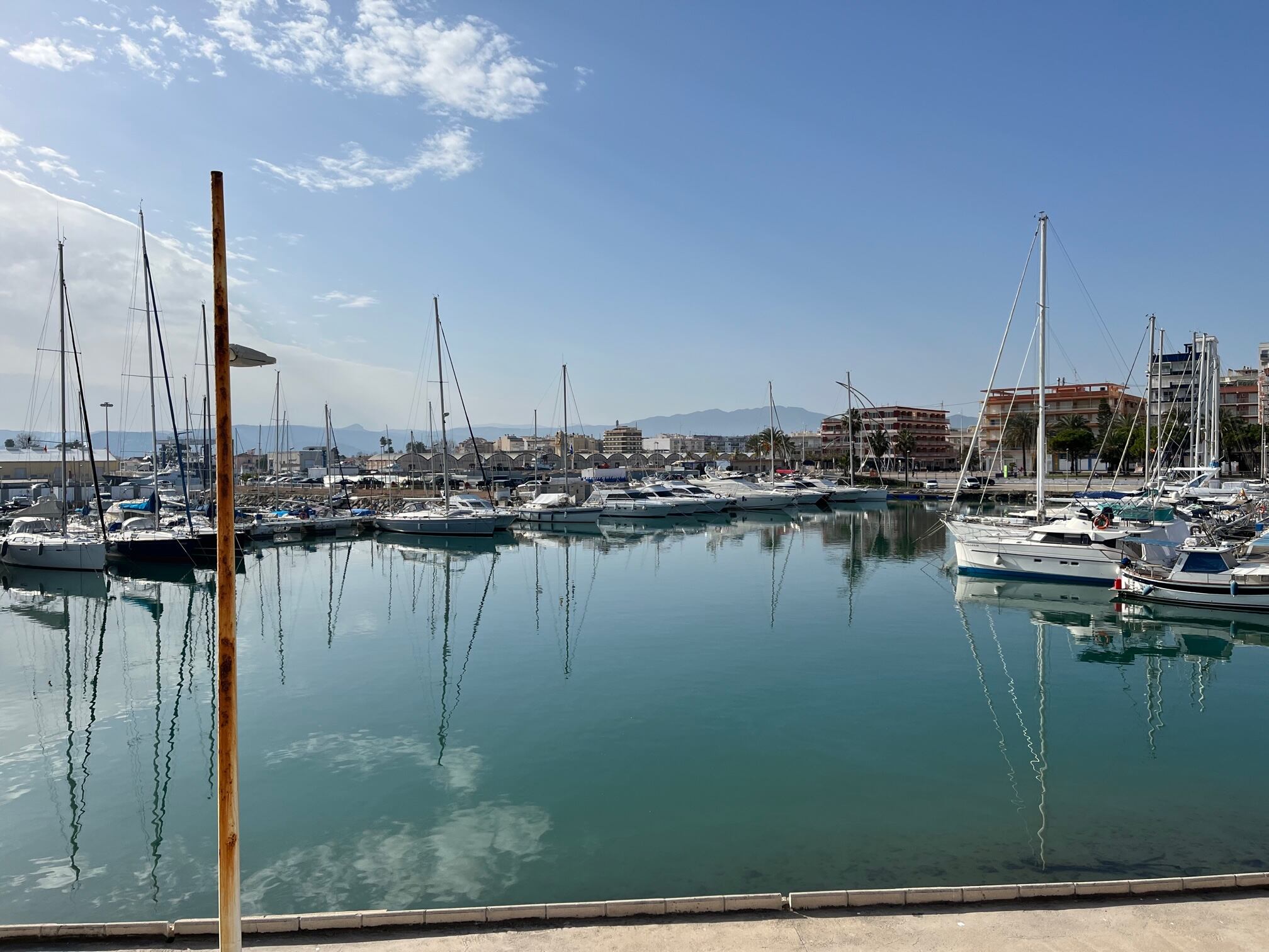 Club Náutico sin el edificio en Gandia