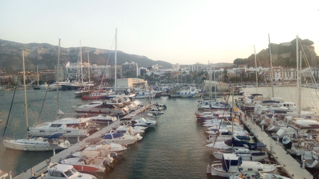 Puerto de Dénia visto desde la Estación Marítima Baleària Port.