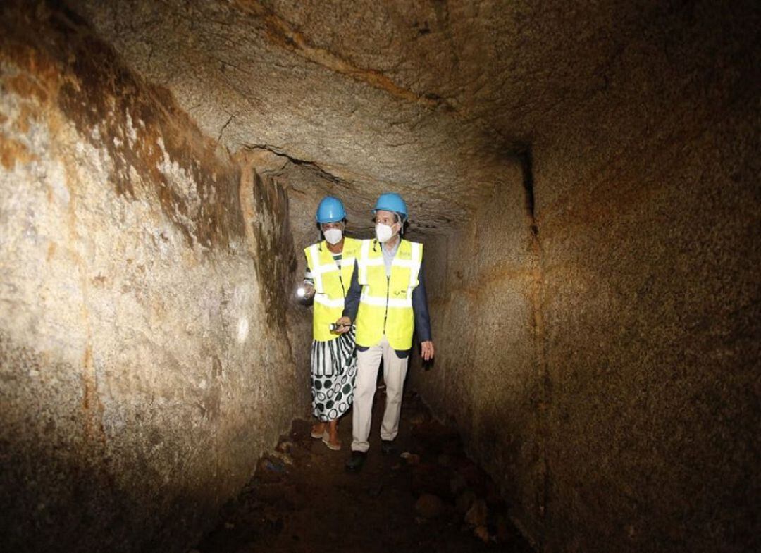 Carmela Silva y Abel Caballero visitan el interior del túnel de O Castro