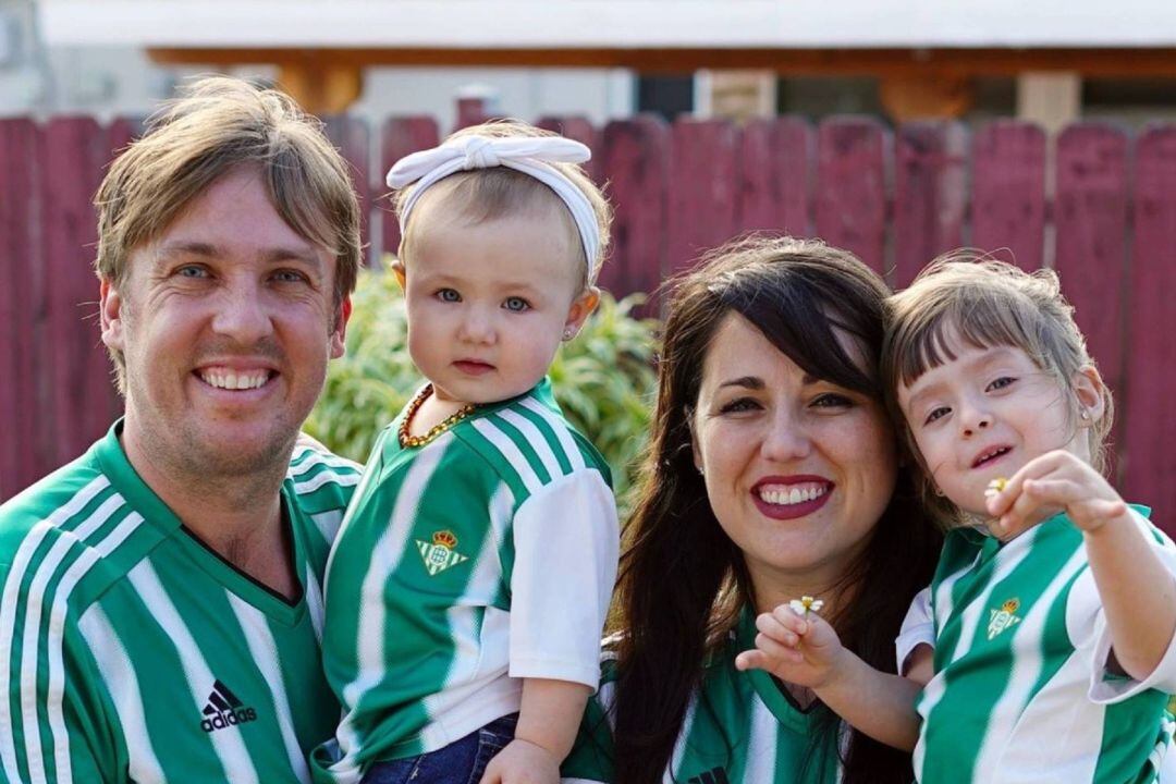 Imagen de Juanma Linares y su familia