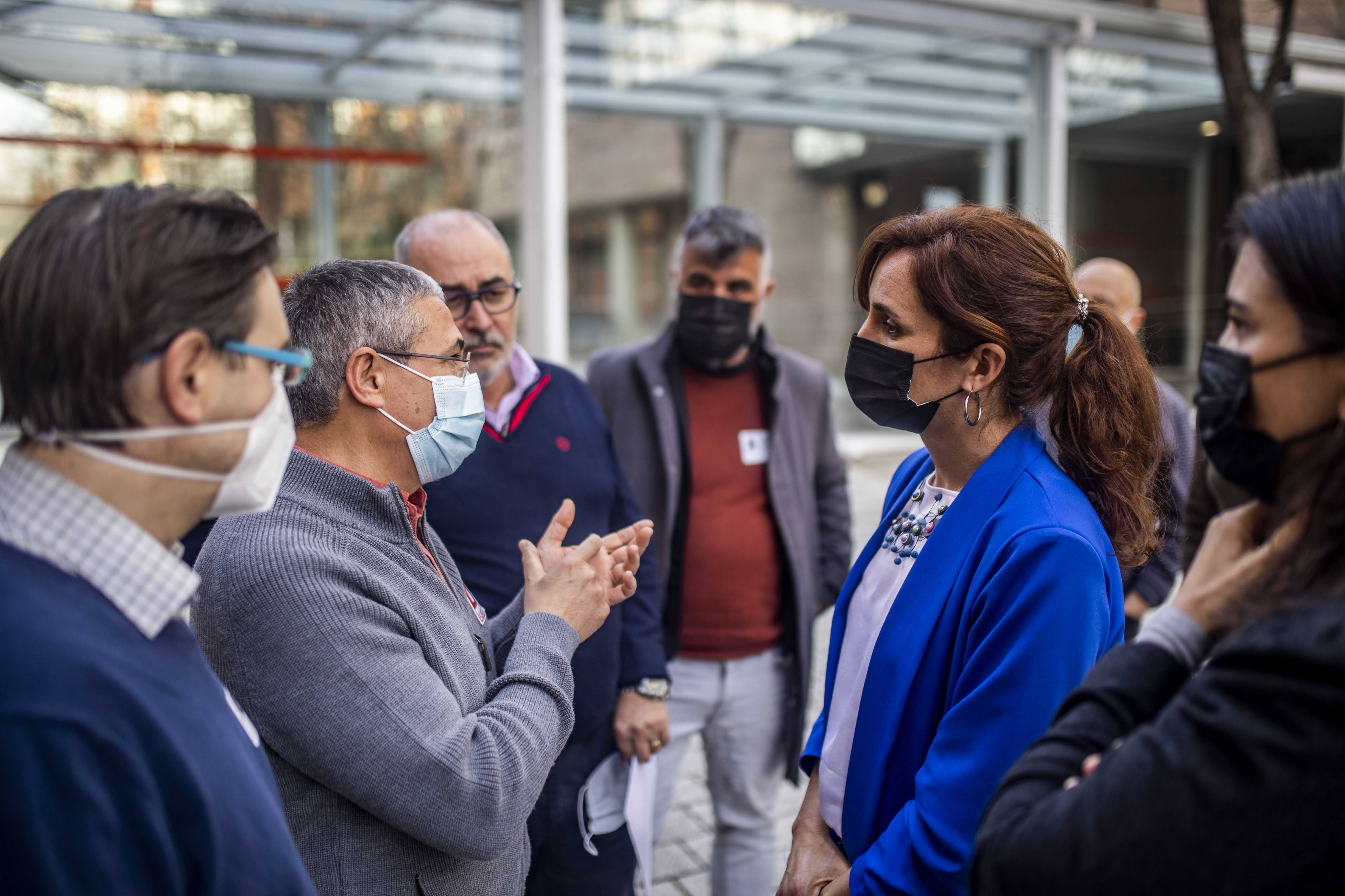 Mónica García, portavoz de Más Madrid en la Asamblea, ha recibido a los representantes de distintos grupos municipales con los que ha presentado la PNL contra la ampliación del vertedero de Pinto