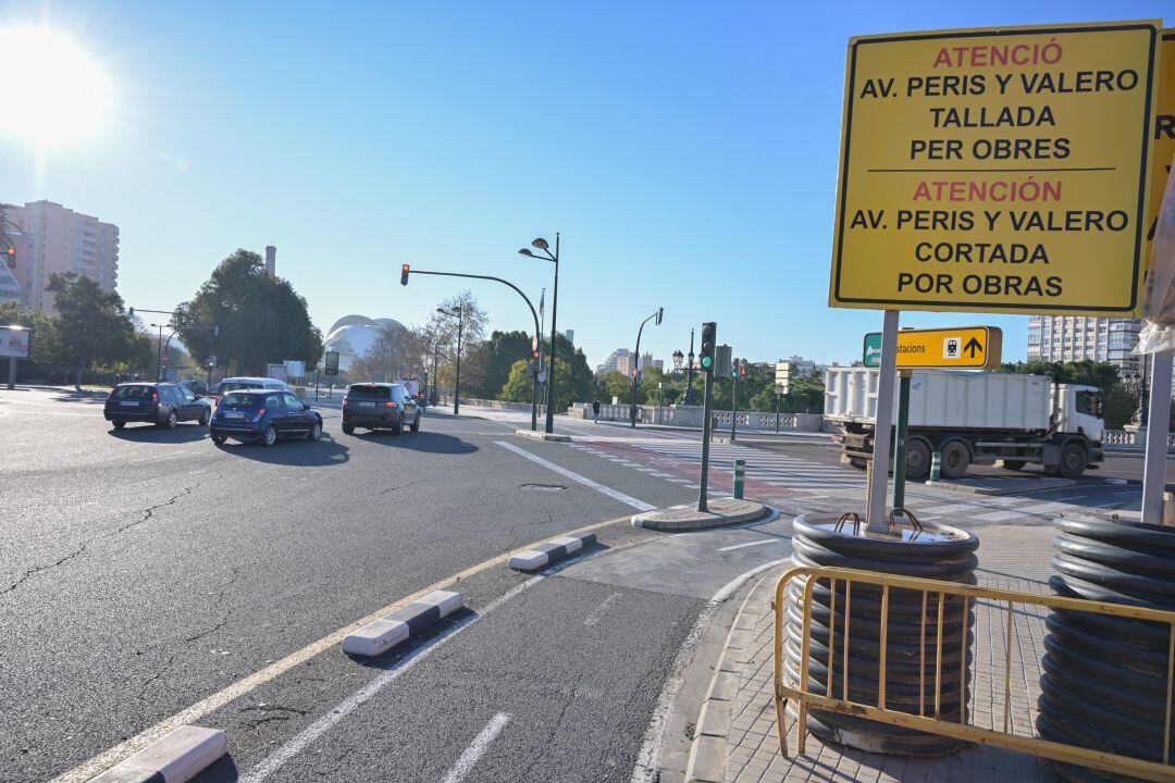 Acceso a la avenida Peris y Valero de València cortado por obras